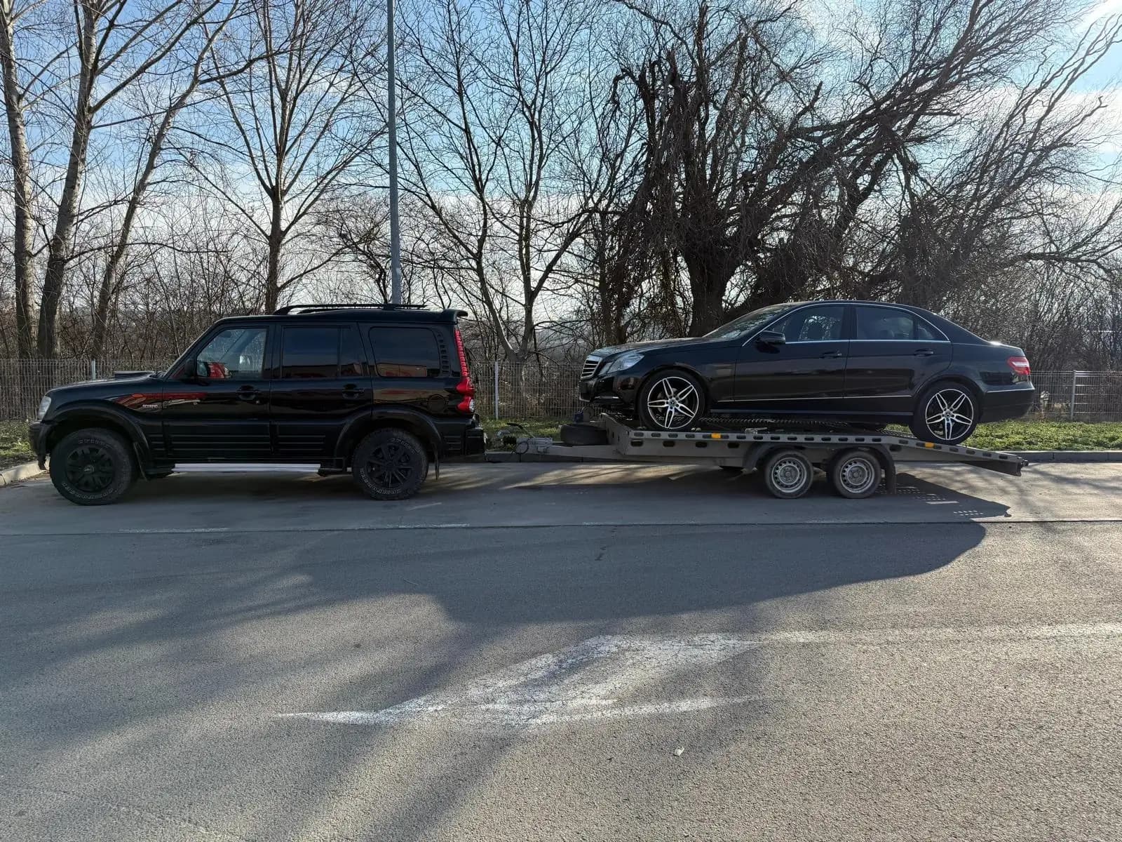 Mahindra Scorpio GLX vuče Mercedes Benz E220 - šlep služba Velbo Automobili Raški okrug