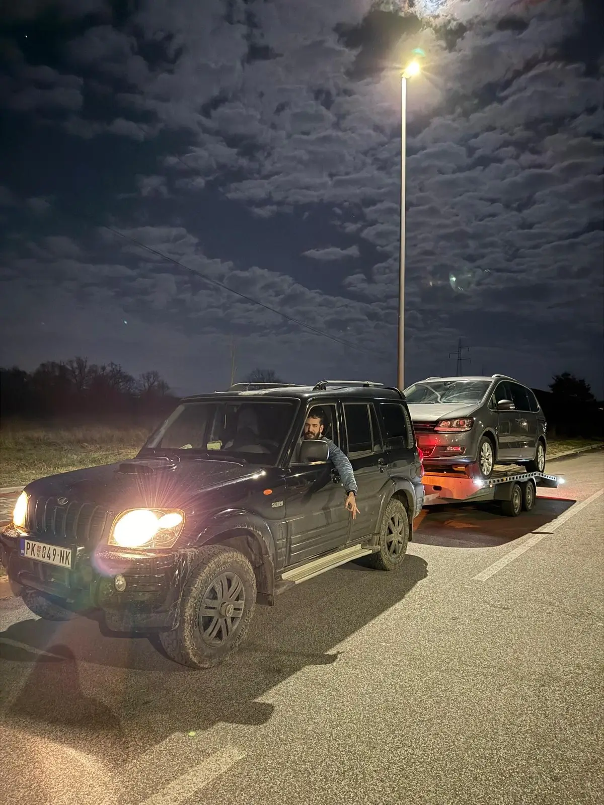 Mahindra Scorpio GLX vuče VW Sharan - šlep služba Velbo Automobili, Kraljevo