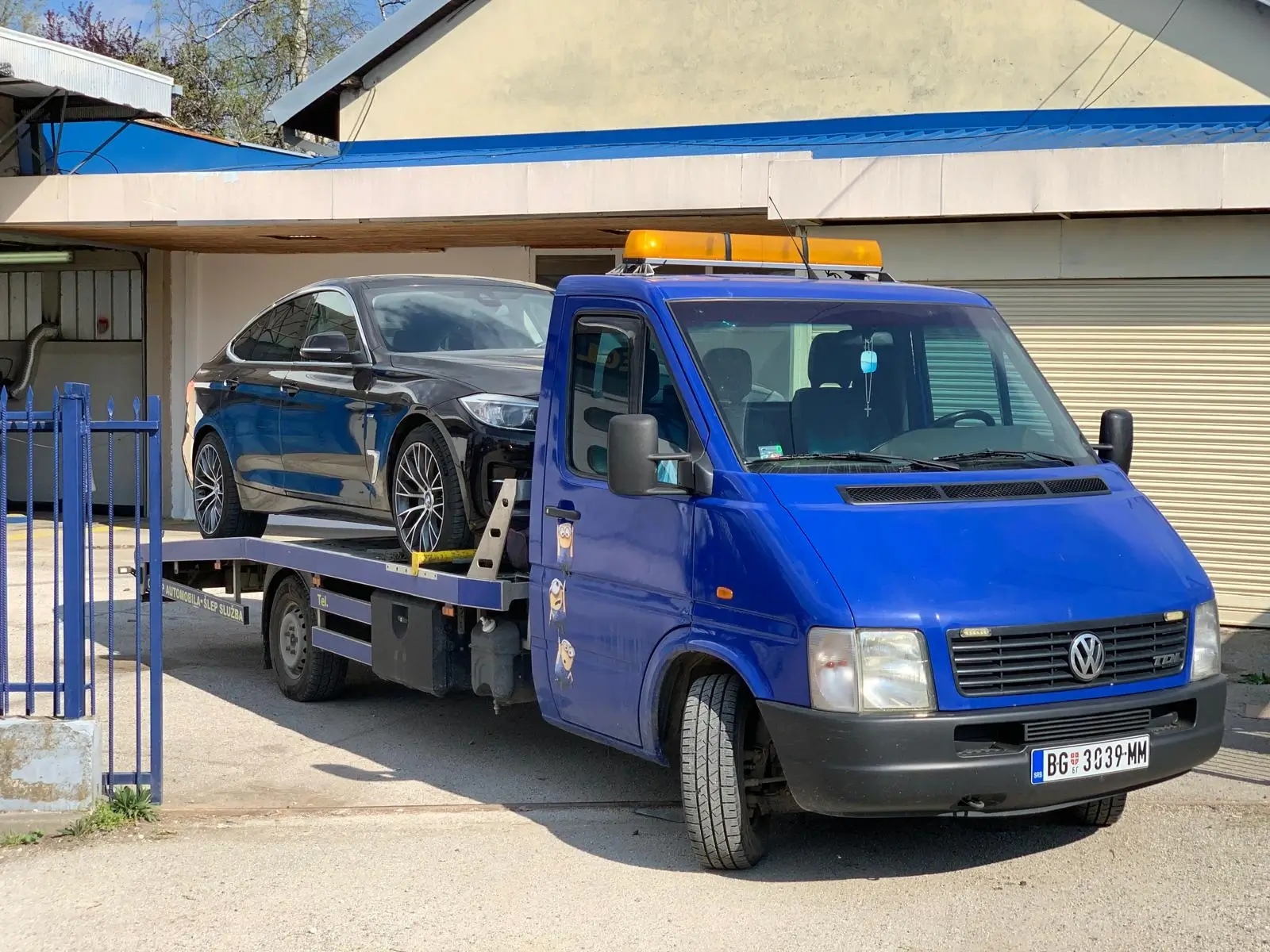 BMW 335 GT na šleperu - prevoz putničkog automobila, šlep služba Kraljevo