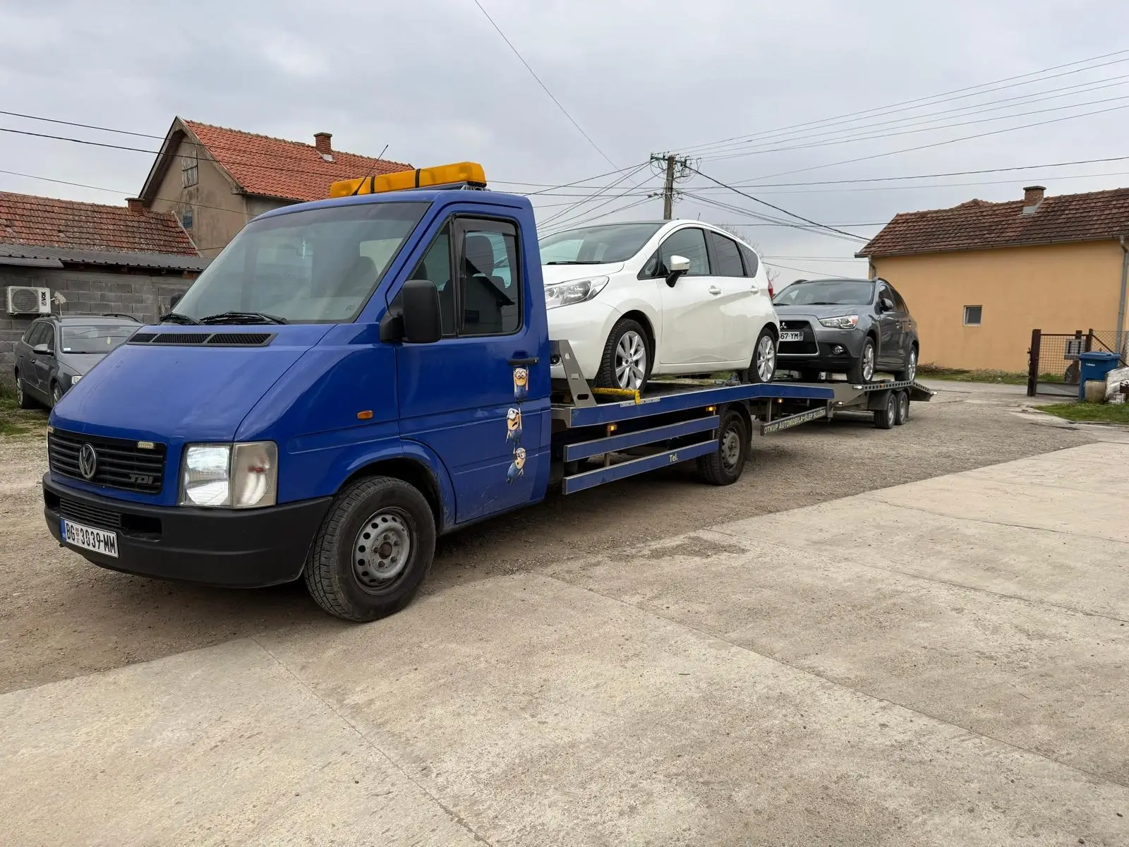 Šleper sa dva automobila na prikolici - Velbo Automobili, prevoz vozila Kraljevo, kapacitet do 3 vozila