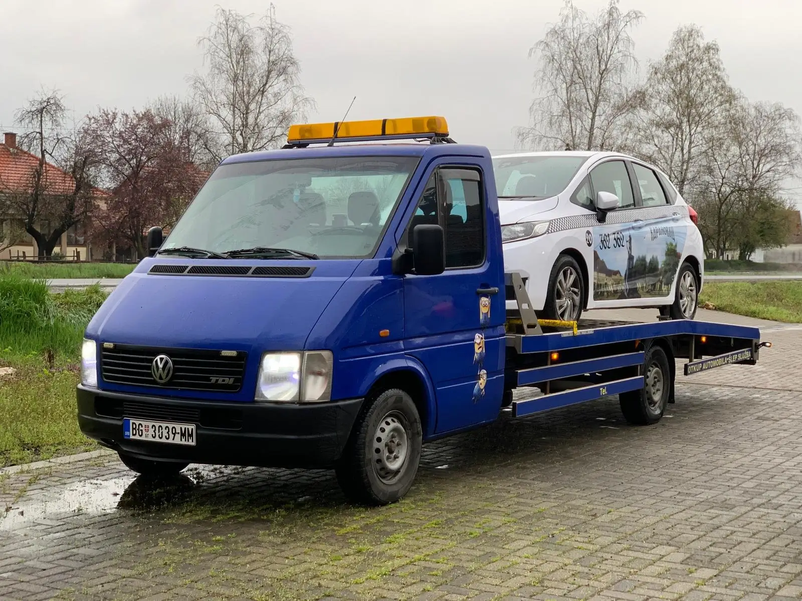 Taxi vozilo na šleperu - šlep auto Kraljevo Velbo Automobili